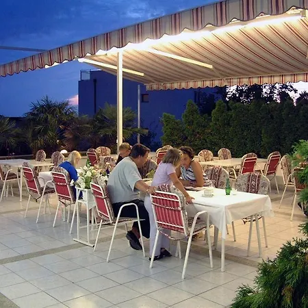 And Javor 3* Podstrana