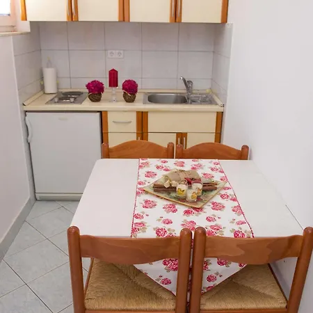 And Javor Gostinjska kuća Podstrana